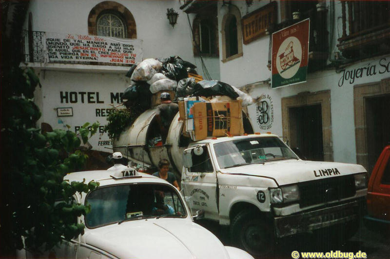 Taxco Käfer mit Müllabfuhr
